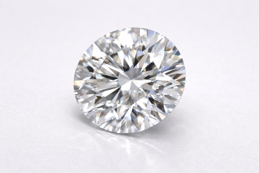 Round diamond on a light gray background
