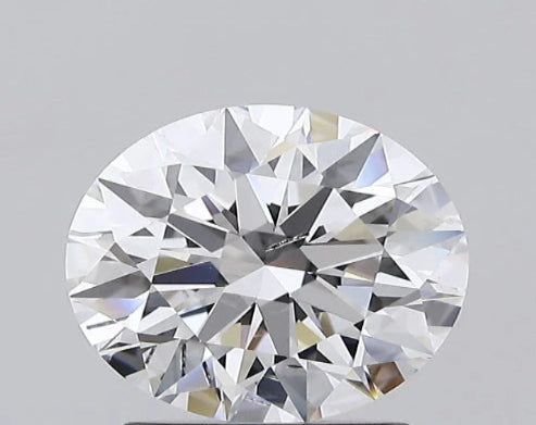 Round cut diamond on a gray background